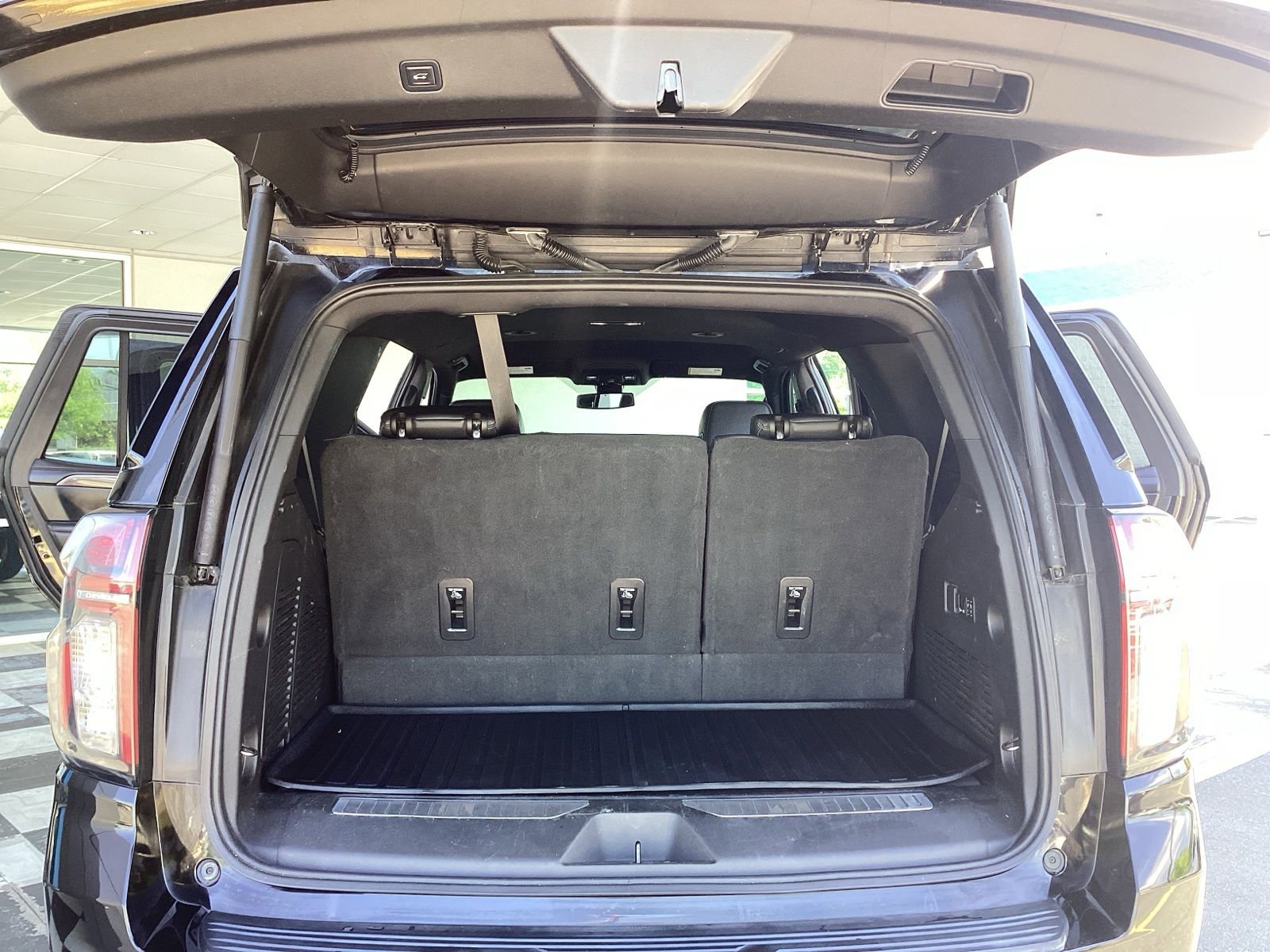 Used 2022 Chevrolet Tahoe RST w/ Sport Performance Package image 22