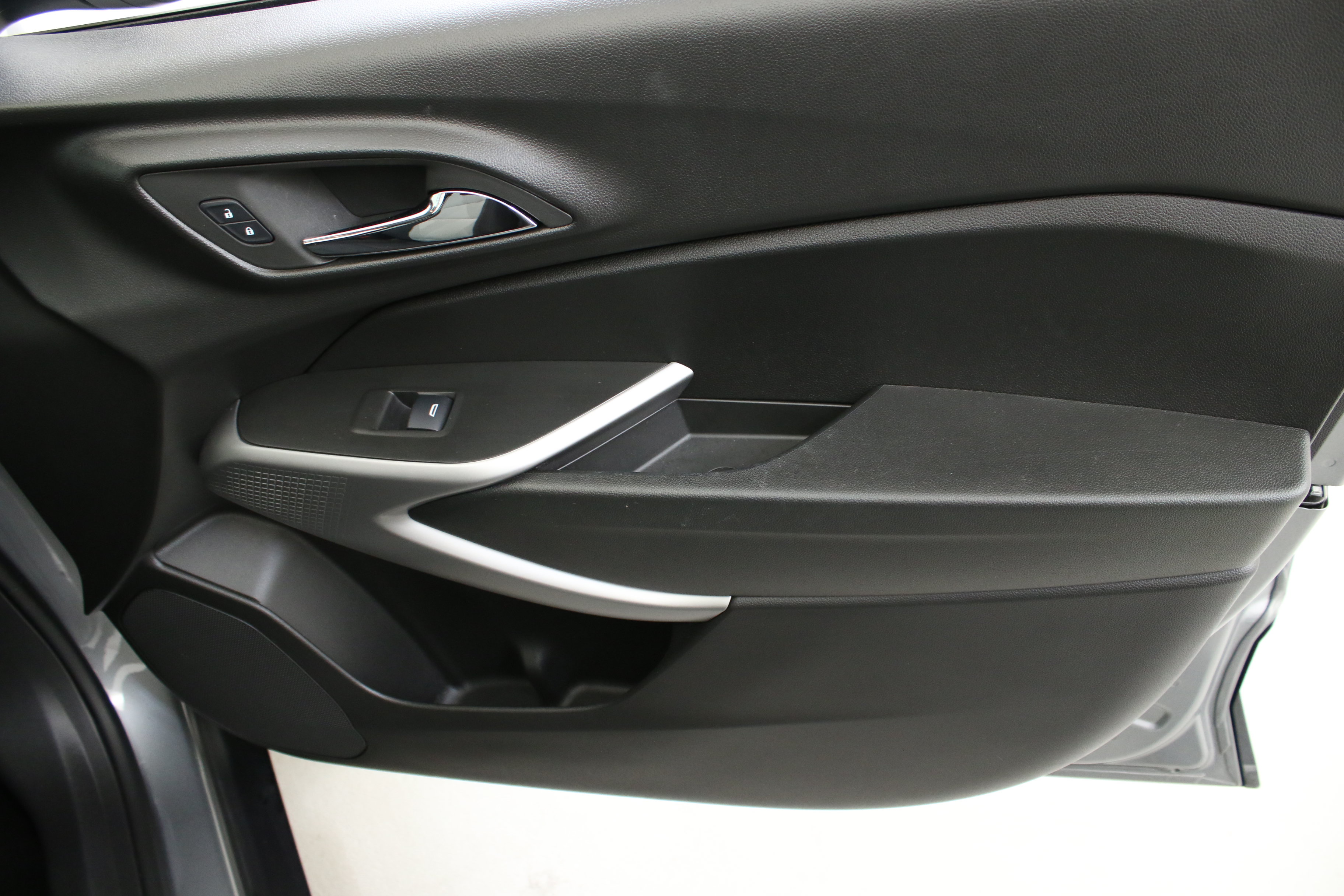 Certified 2024 Chevrolet Trax LS w/ LS Convenience Package FWD image 34