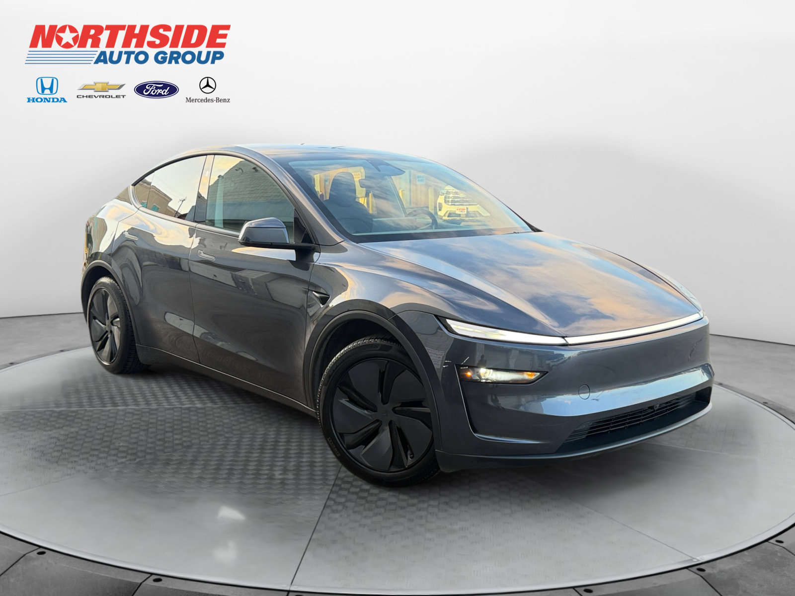 Used 2026 Tesla Model Y Long Range AWD/4WD image 1