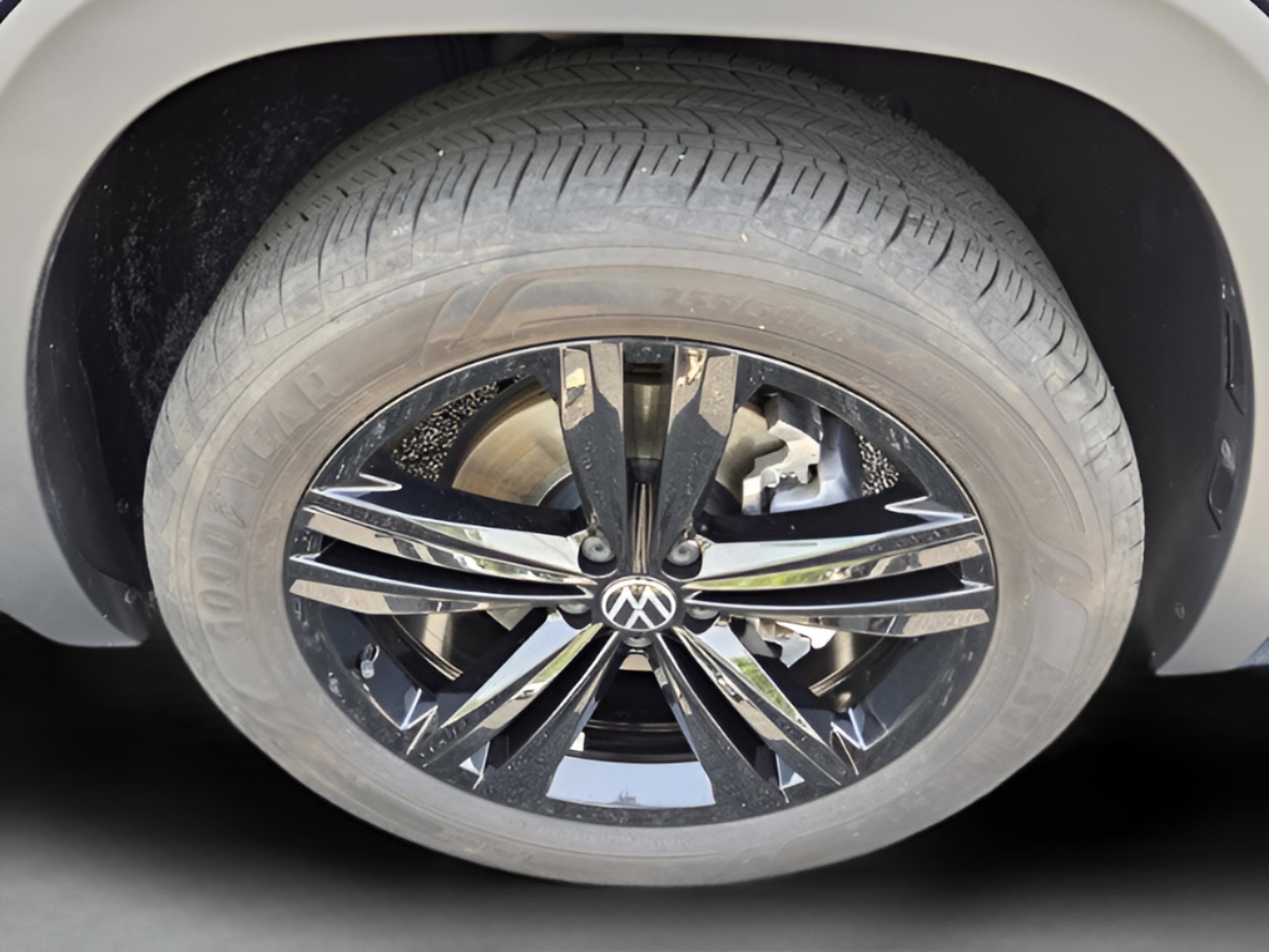 Used 2023 Volkswagen Atlas Cross Sport SEL R-Line image 29