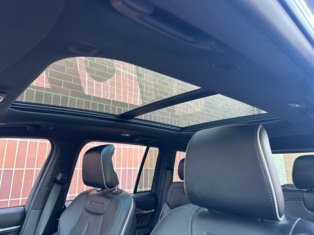 Used 2025 Jeep Grand Cherokee Summit w/ Obsidian Package image 25