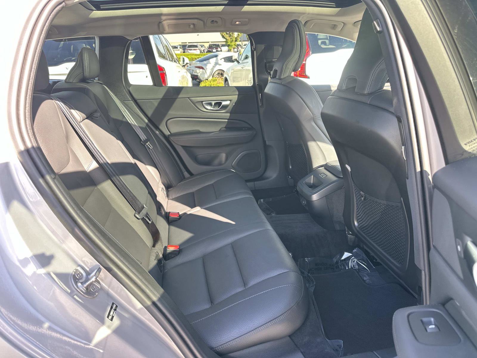 Certified 2025 Volvo V60 B5 Cross Country Plus image 24