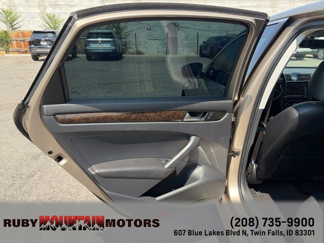 Used 2015 Volkswagen Passat TDI SEL Premium FWD image 25
