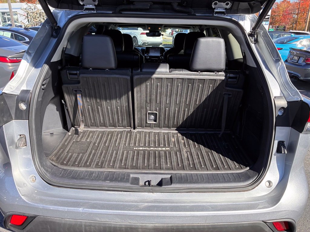 Used 2021 Toyota Highlander XLE AWD/4WD image 12