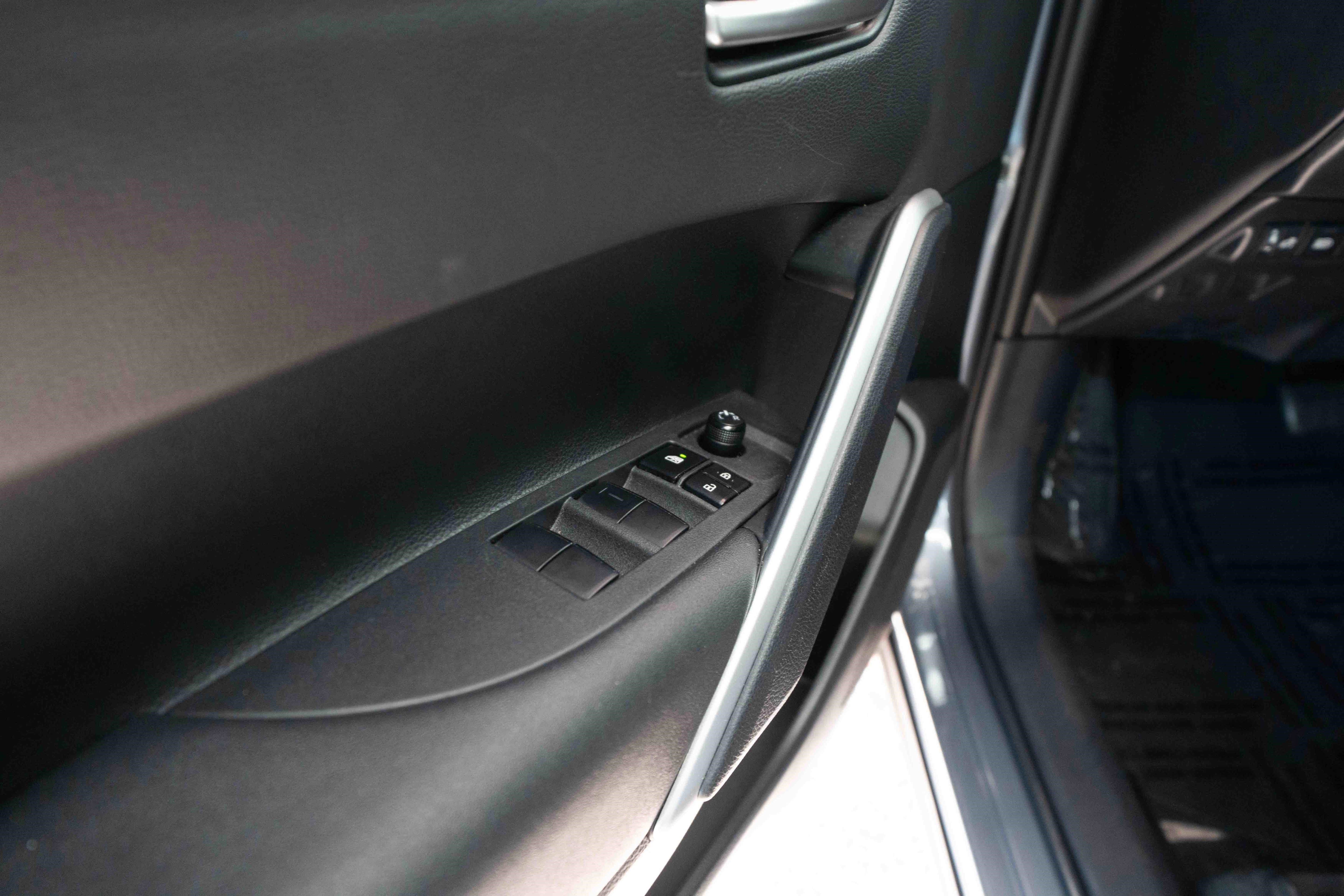 Used 2023 Toyota Corolla Cross XLE image 7