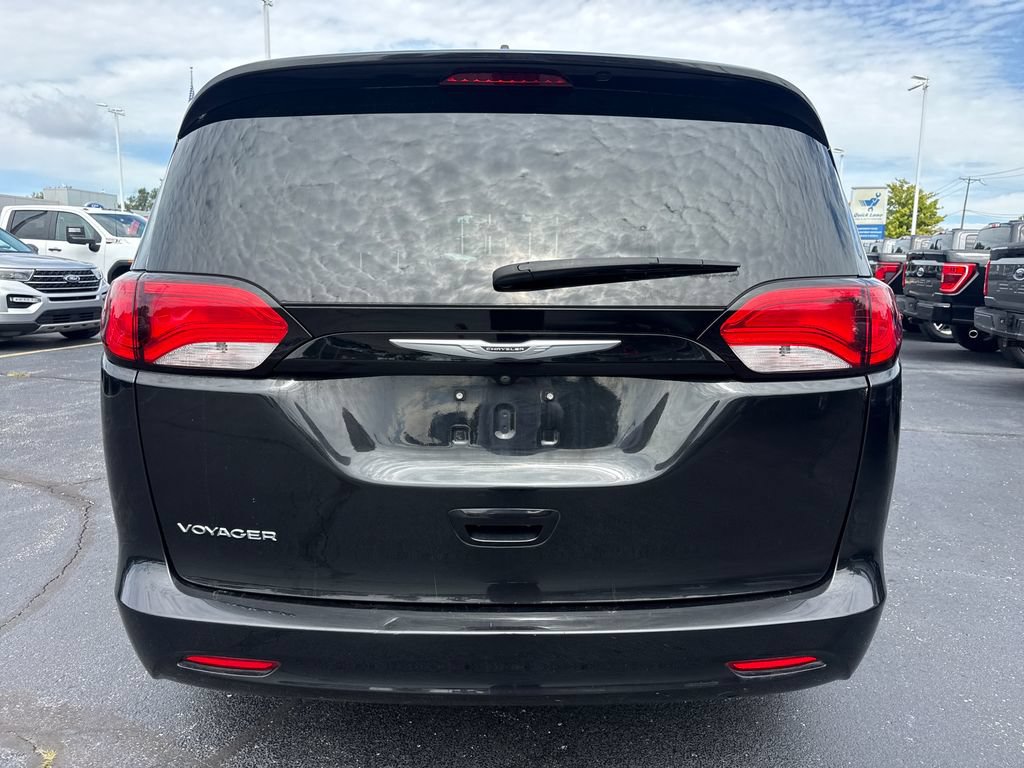 Used 2023 Chrysler Voyager LX FWD image 8