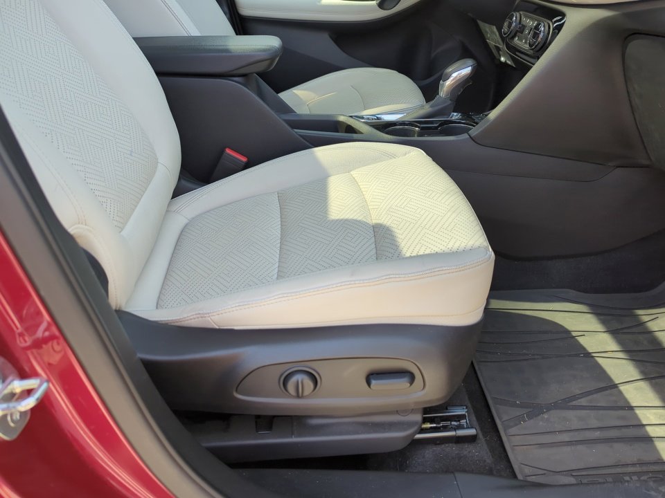 Used 2020 Buick Encore GX Essence w/ Experience Buick Package image 32