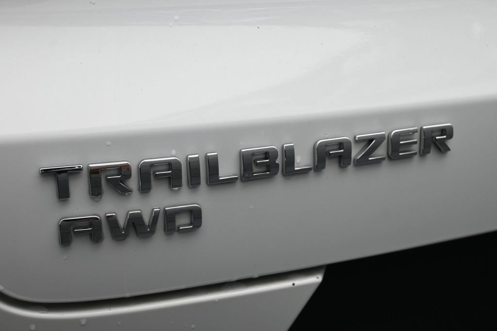 Used 2025 Chevrolet TrailBlazer LT AWD/4WD image 14
