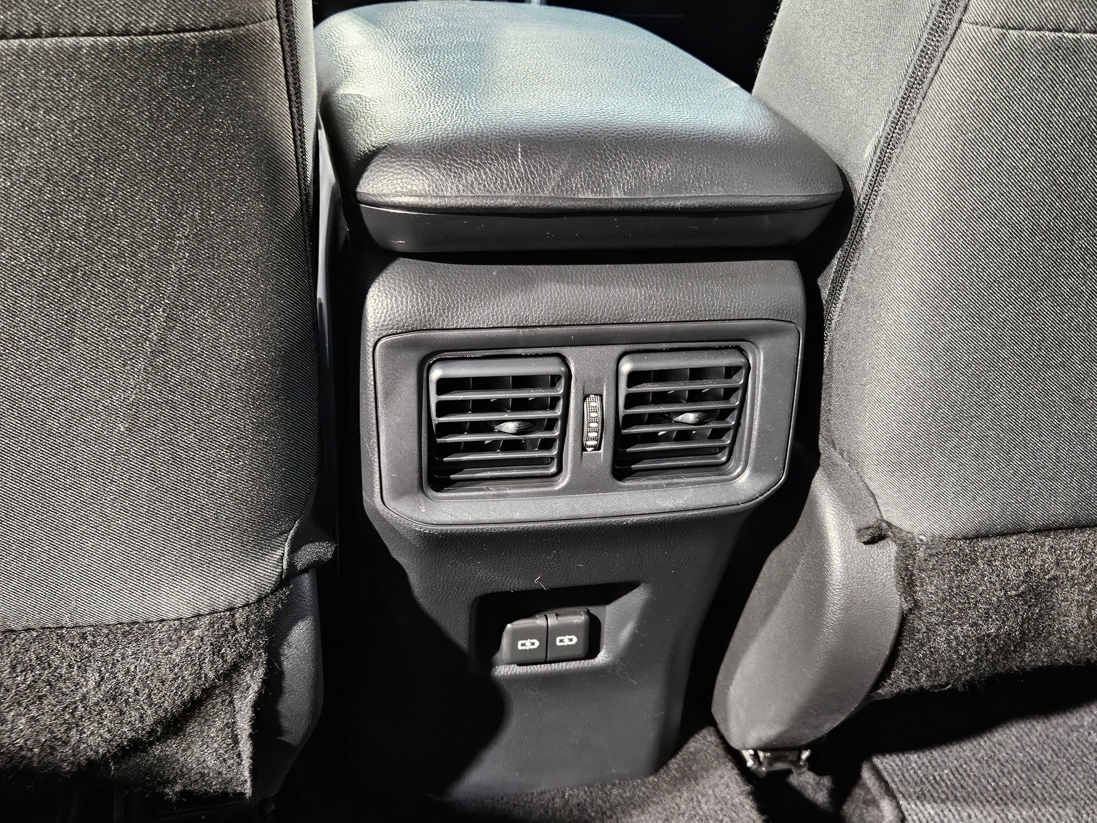 Used 2025 Toyota RAV4 XLE FWD image 37