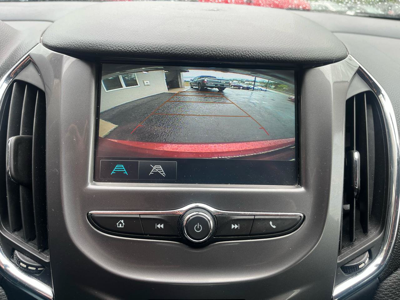 Used 2018 Chevrolet Cruze LT w/ Convenience Package FWD image 18