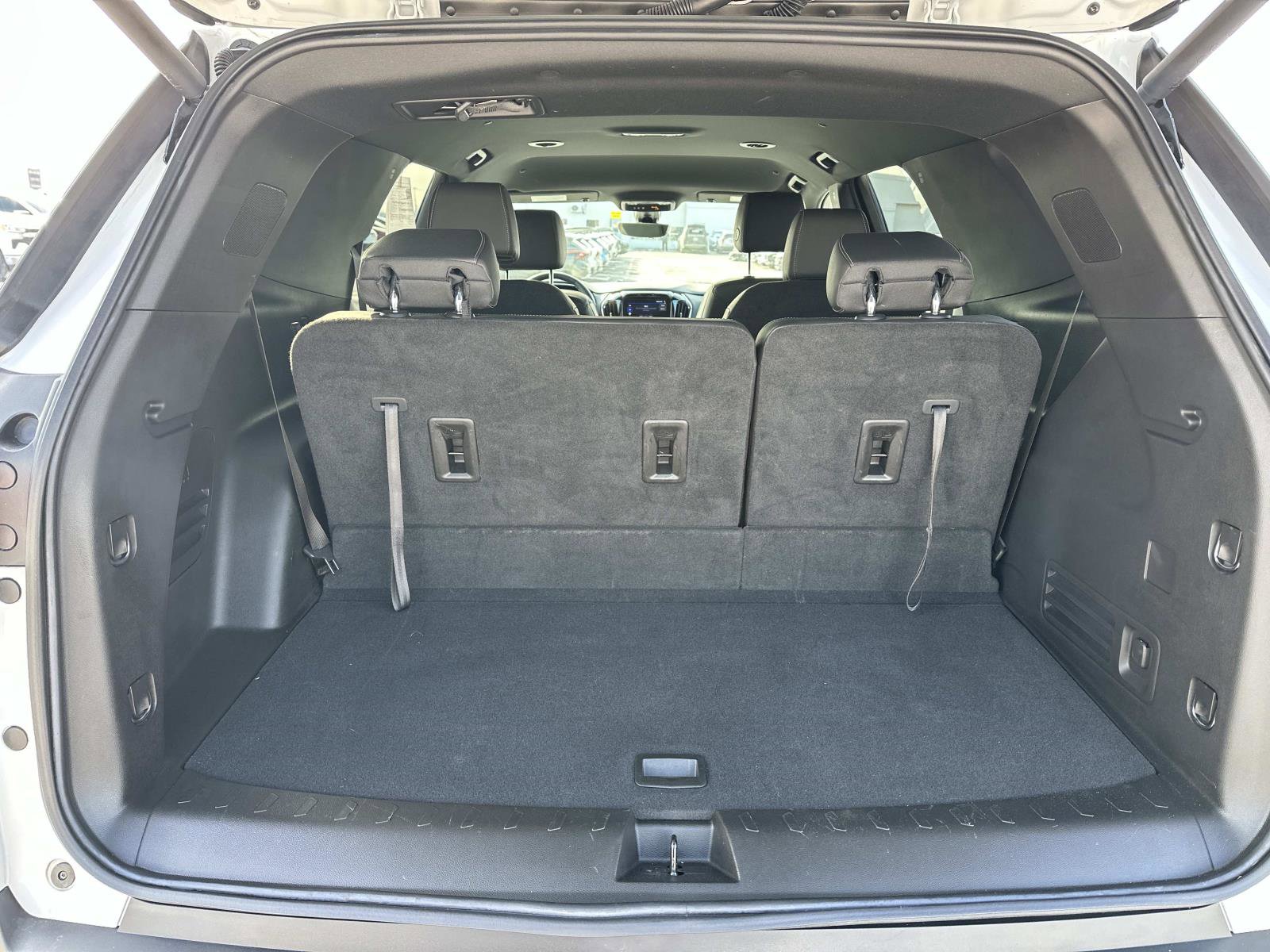 Used 2023 Chevrolet Traverse LT w/ Rear Camera Mirror Package image 9