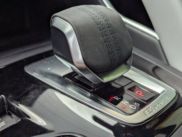 Certified 2024 Jaguar E-PACE R-Dynamic SE AWD/4WD image 22