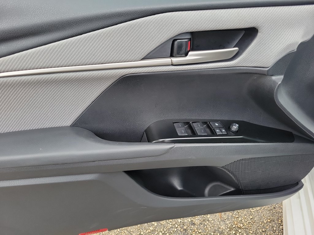 Used 2026 Toyota Camry SE FWD image 21