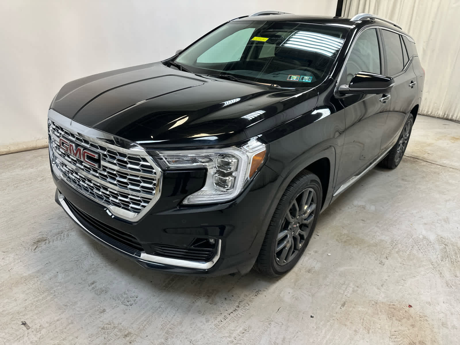 Certified 2023 GMC Terrain Denali w/ Black Diamond Edition AWD/4WD image 3