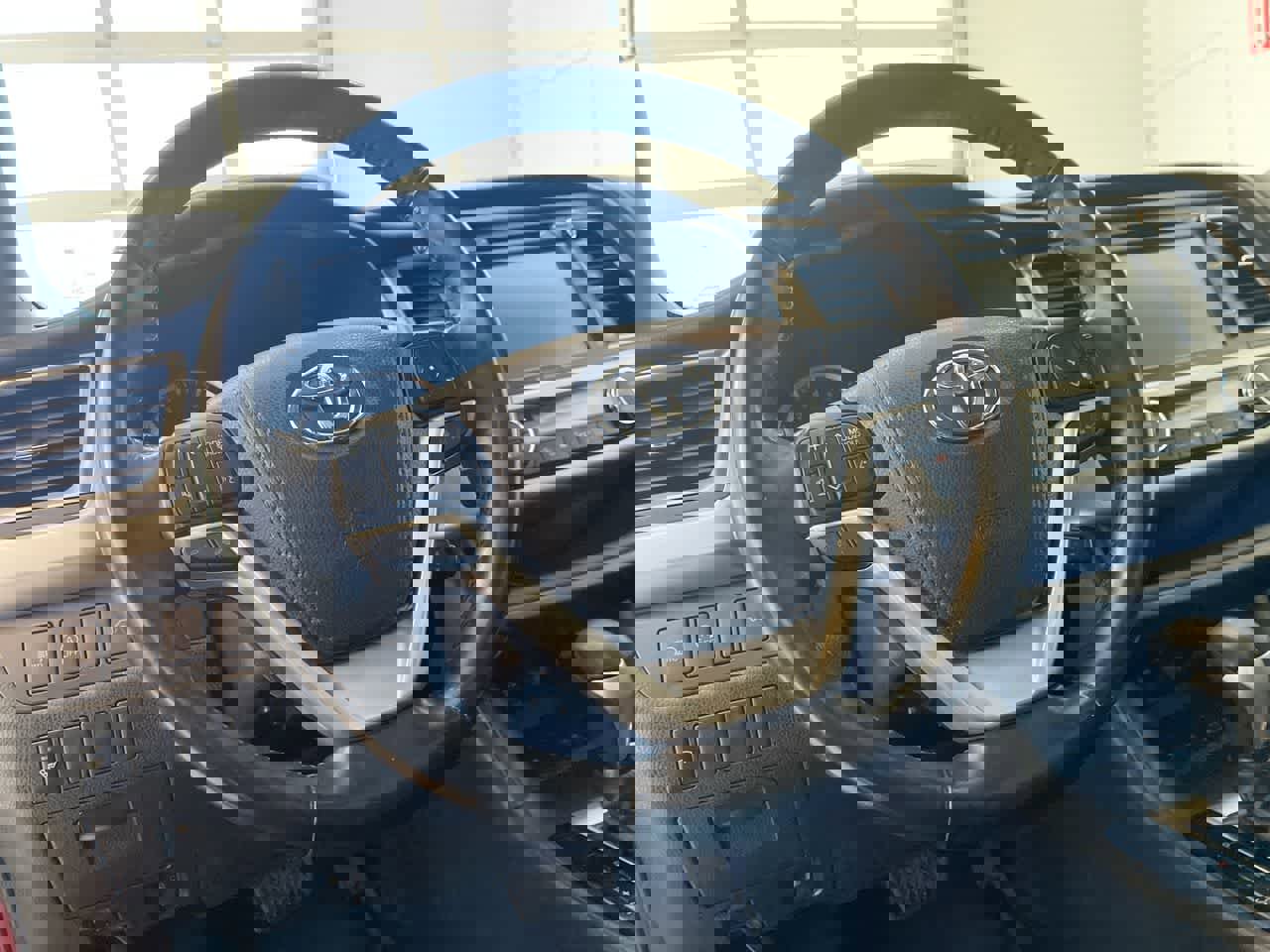 Used 2018 Toyota Highlander SE image 14