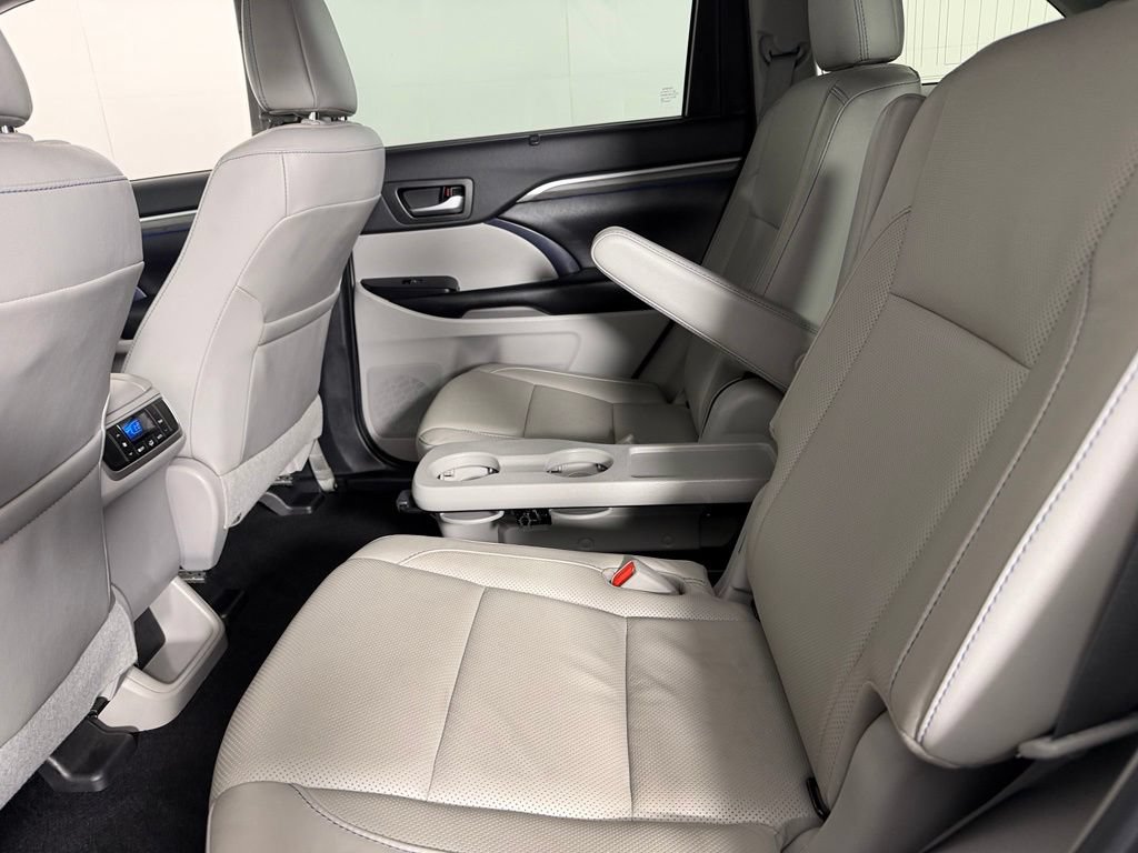 Used 2019 Toyota Highlander Limited FWD image 28