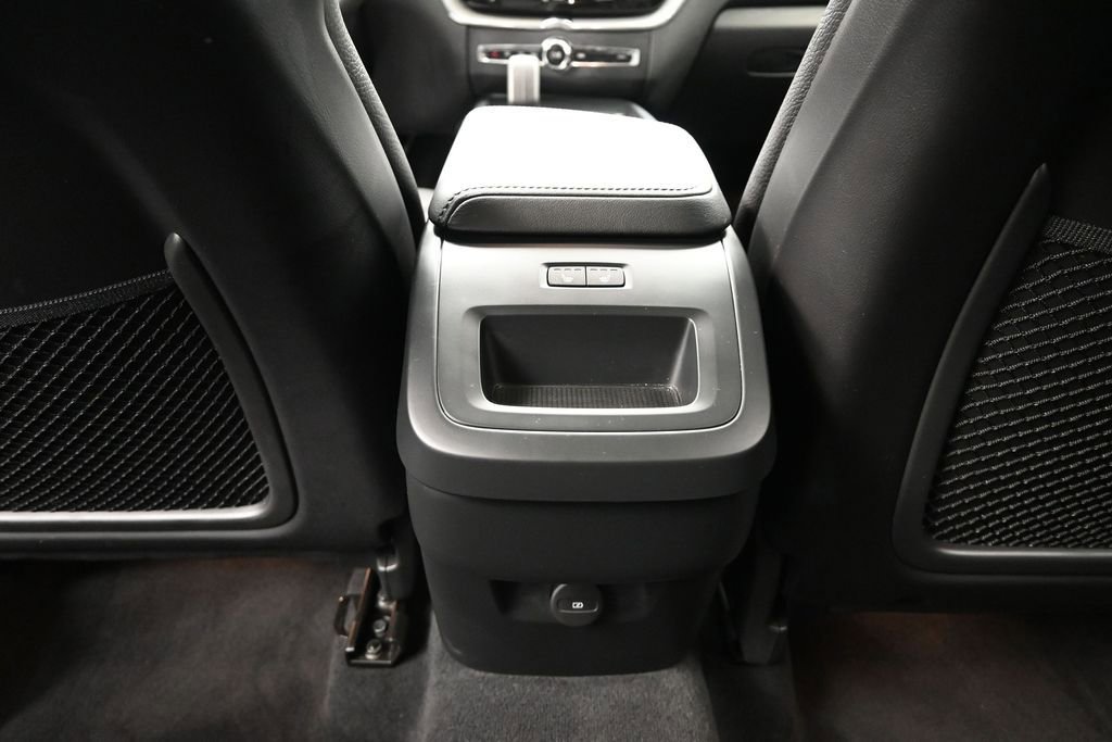 Used 2025 Volvo XC60 B5 Plus AWD/4WD image 15