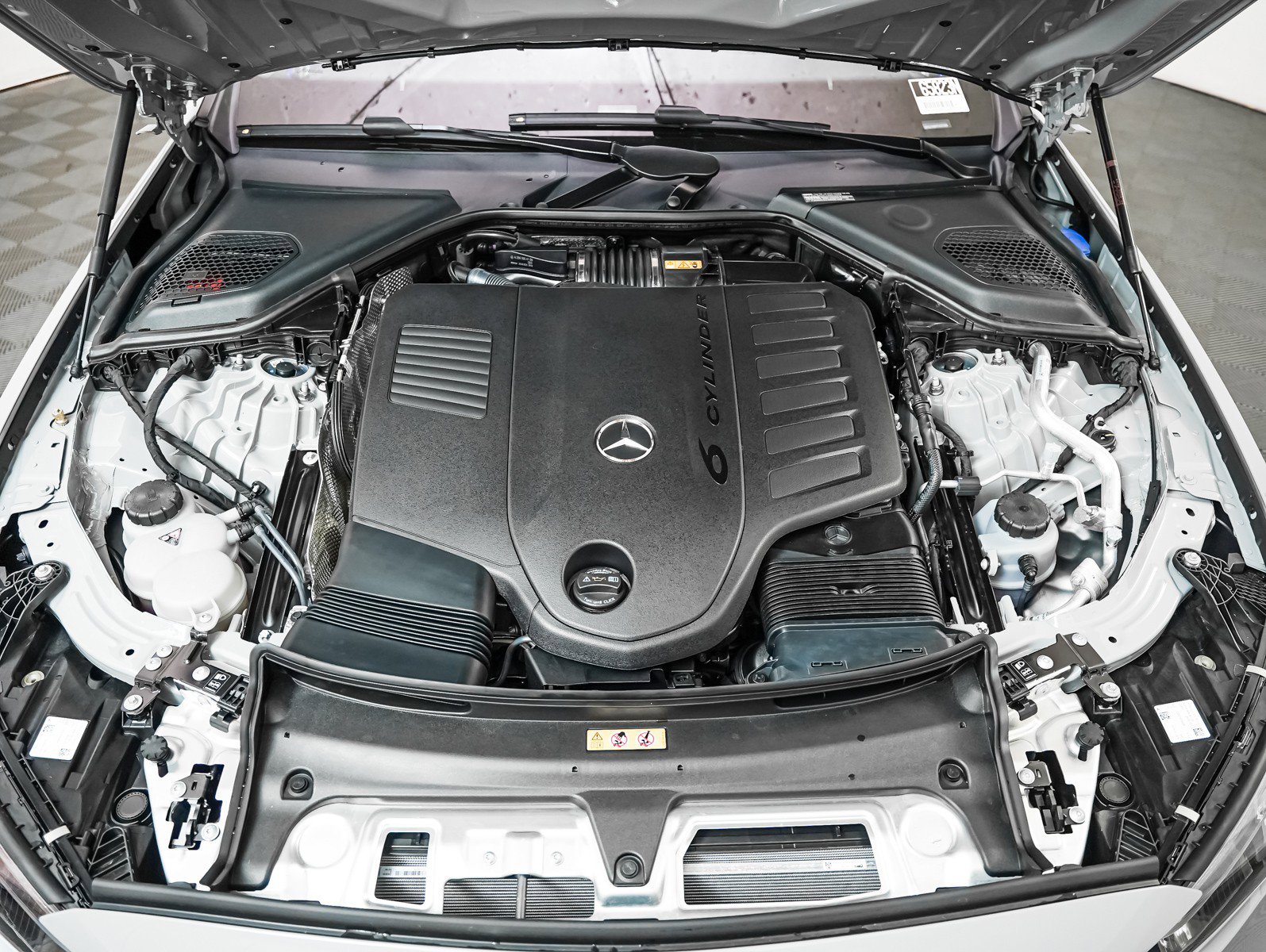 New 2026 Mercedes-Benz E 450 4MATIC Sedan image 4