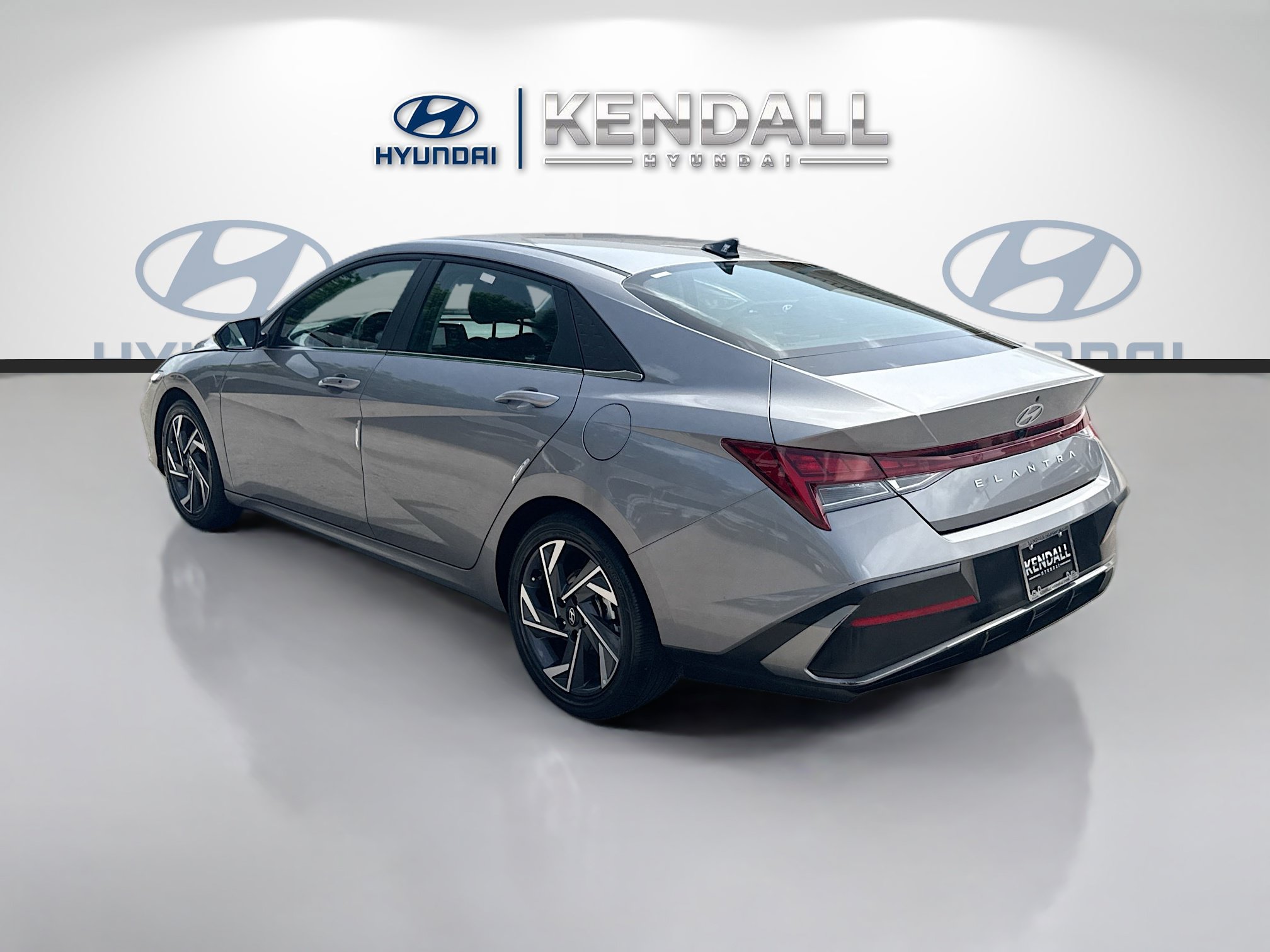 Used 2025 Hyundai Elantra SEL w/ Cargo Package FWD image 4