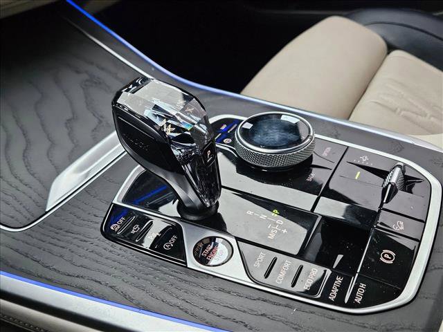 Used 2022 BMW X7 M50i w/ Dynamic Handling Package image 12