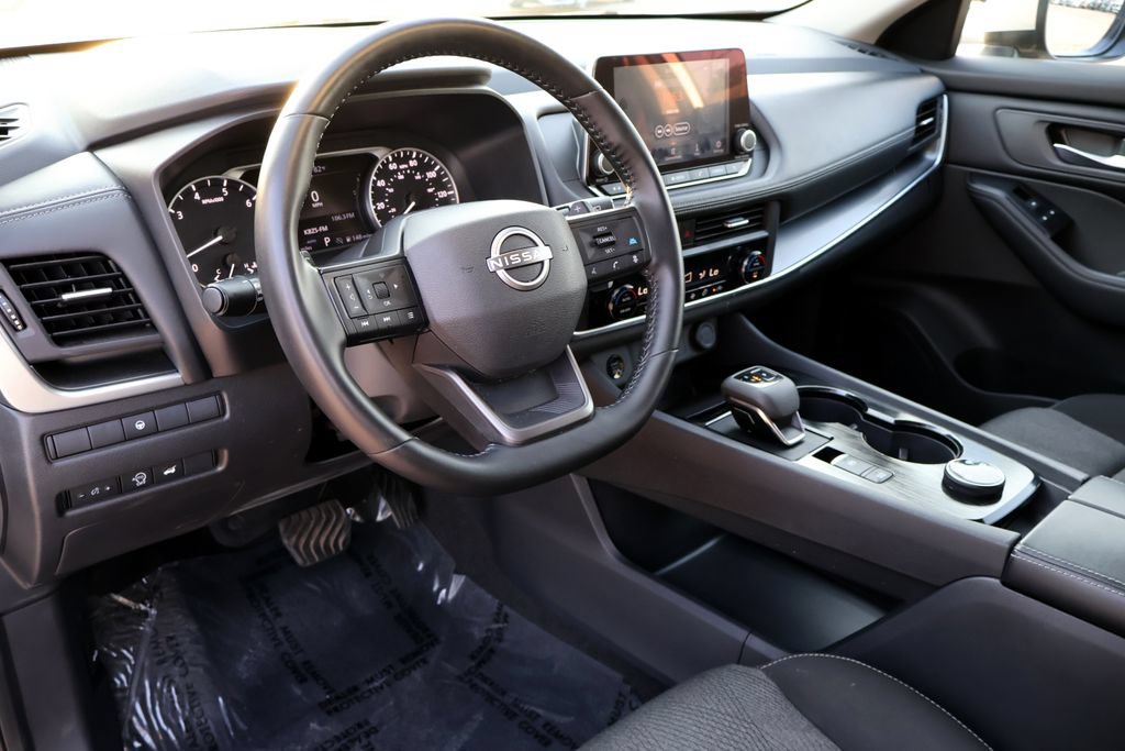 Certified 2025 Nissan Rogue SV AWD/4WD image 18