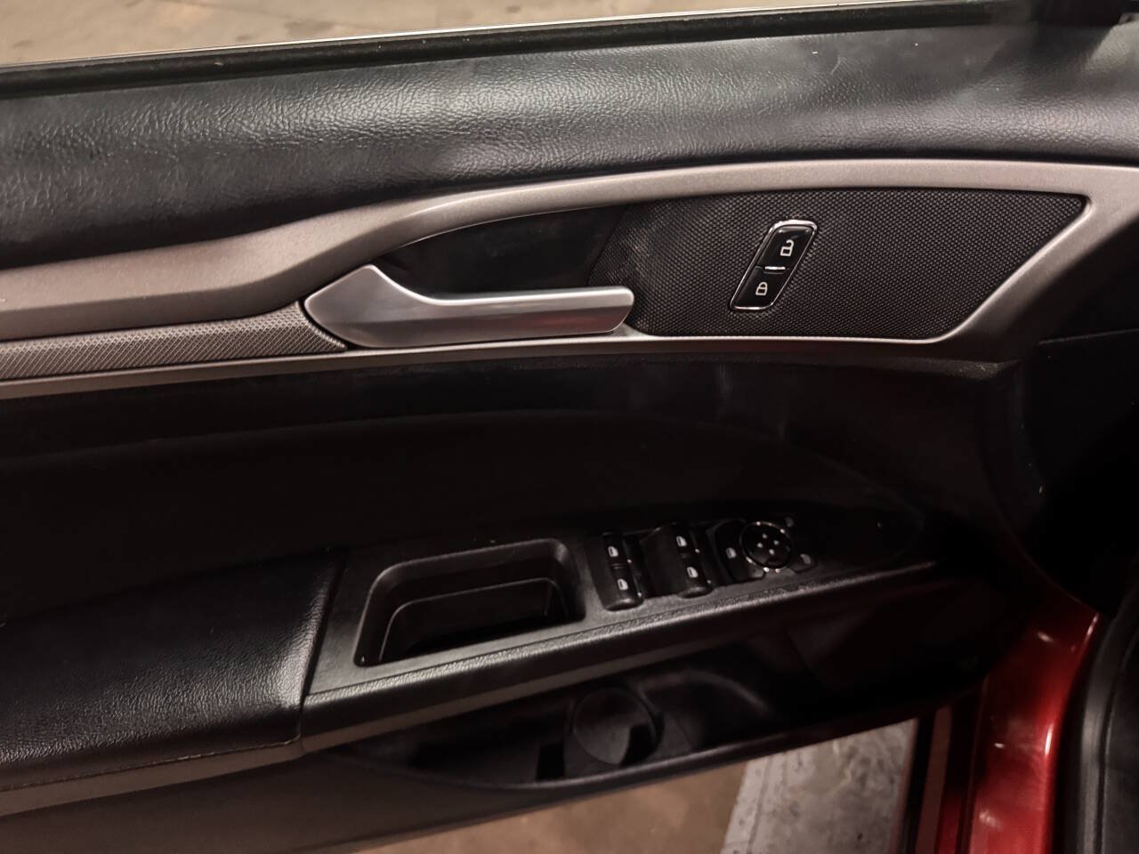 Used 2019 Ford Fusion SE FWD image 24