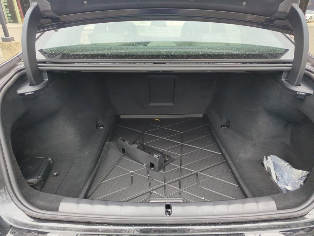 New 2025 BMW 760i xDrive w/ Executive Package image 9