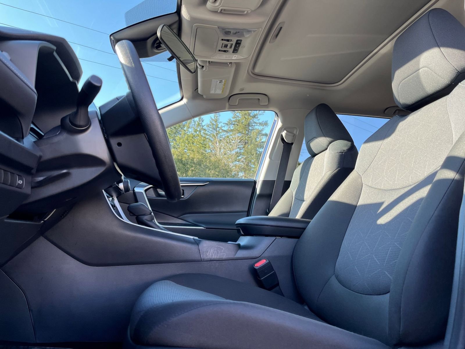 Used 2025 Toyota RAV4 XLE w/ Convenience Package image 29