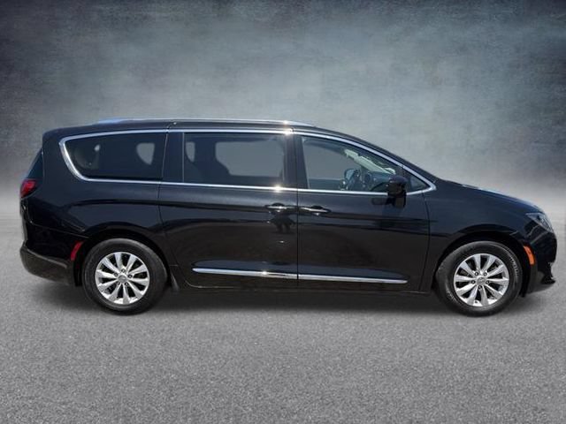 Used 2019 Chrysler Pacifica Touring-L FWD image 5