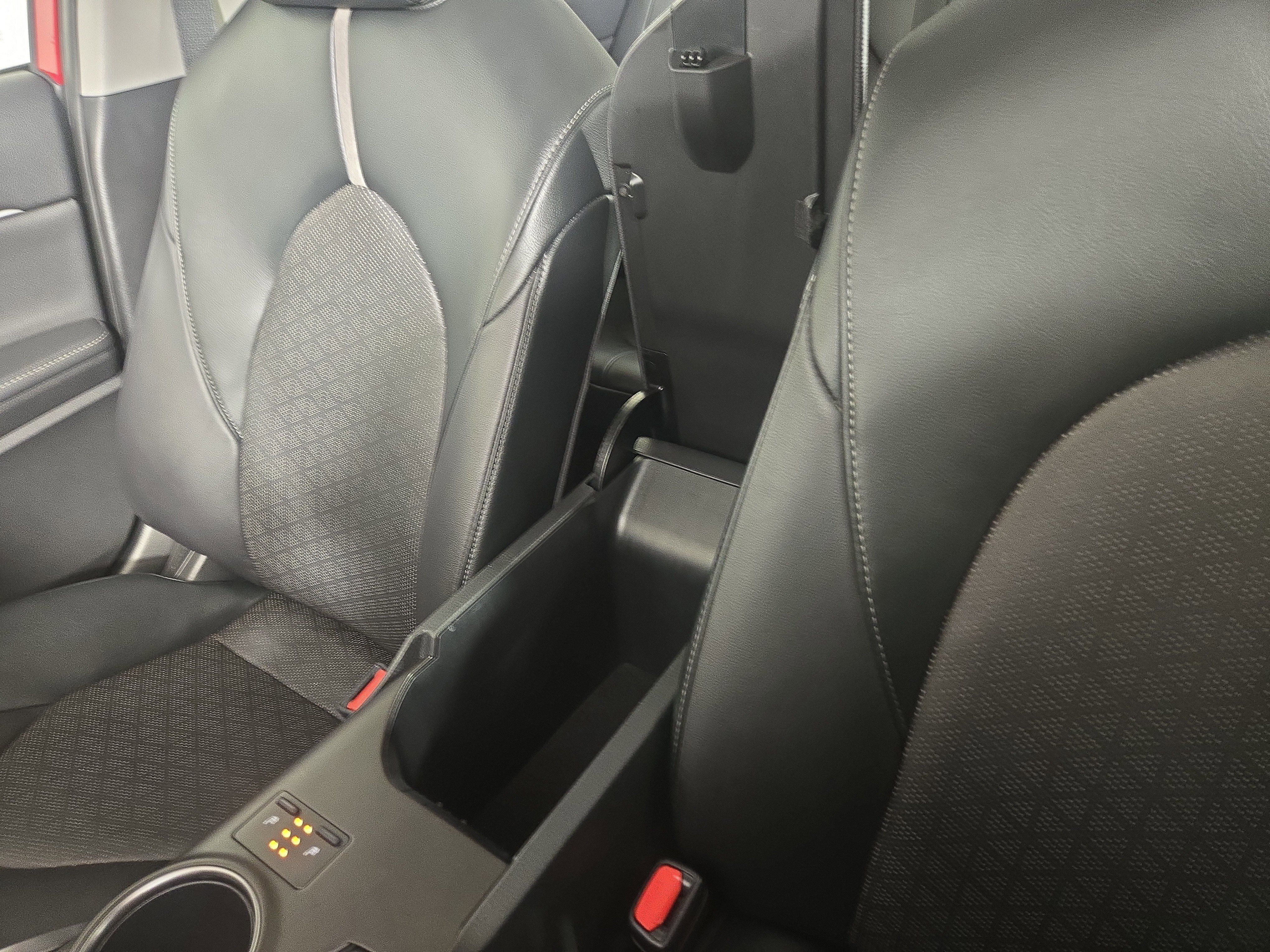 Used 2022 Toyota Camry XSE image 29