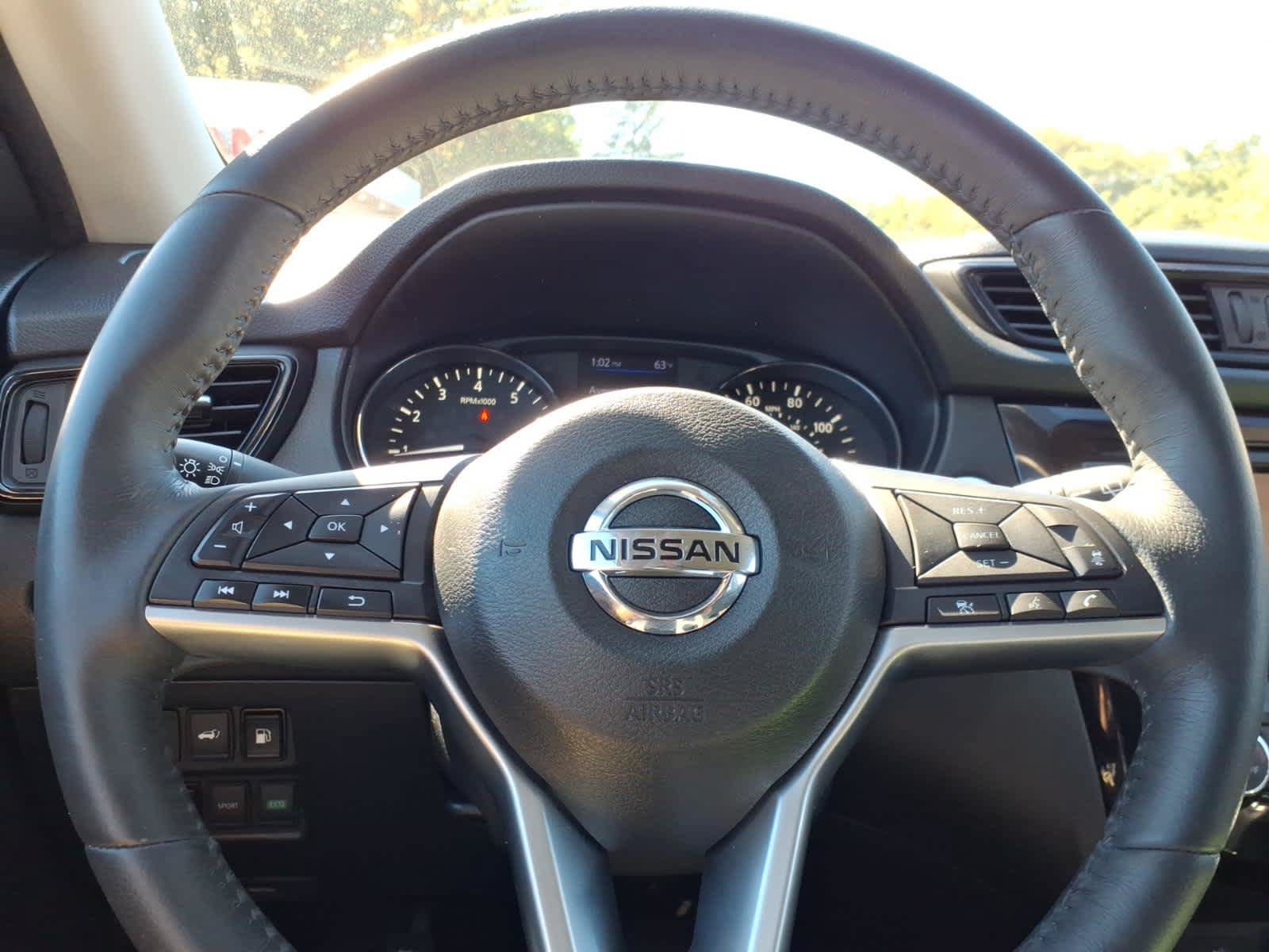 Used 2018 Nissan Rogue SV w/ Premium Package AWD/4WD image 25