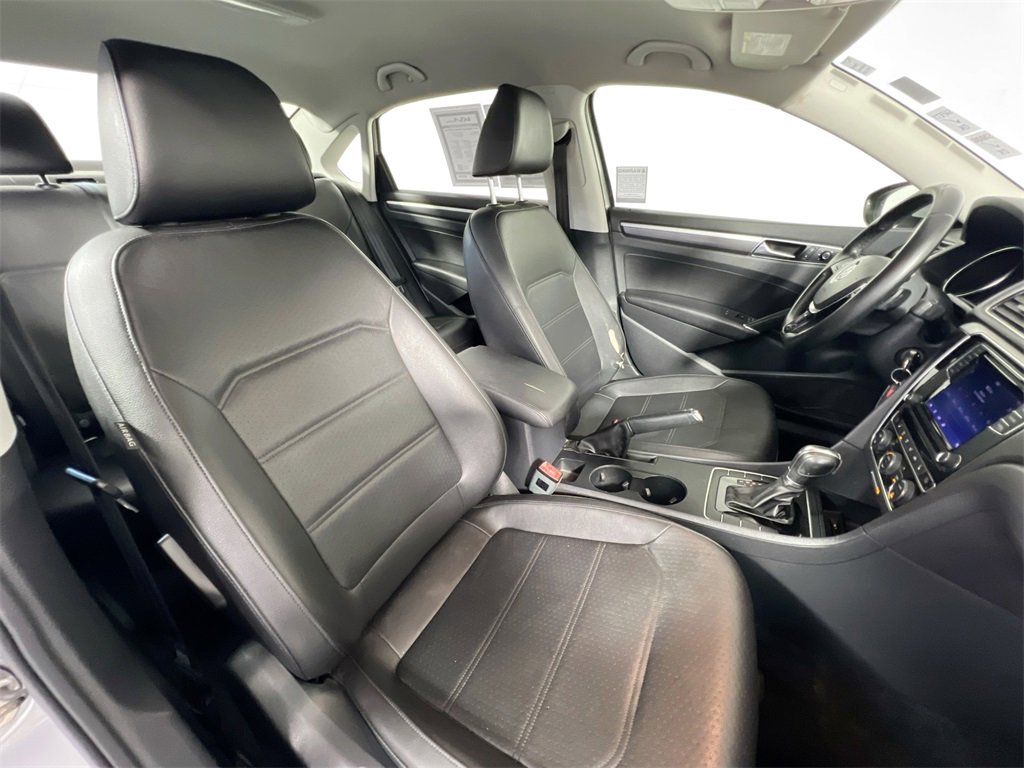 Used 2017 Volkswagen Passat 1.8T R-Line image 25