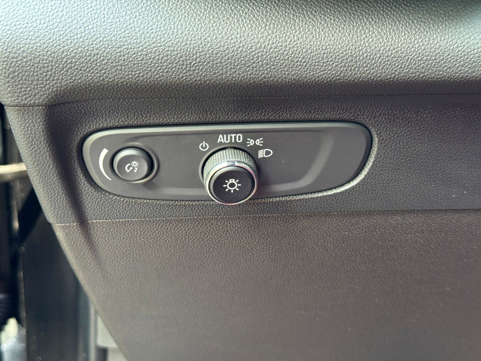 Used 2022 Buick Envision Preferred FWD image 17