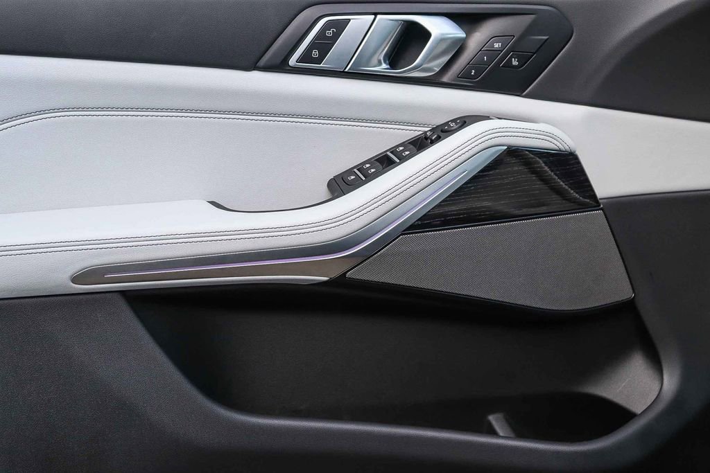 Used 2026 BMW X5 sDrive40i w/ M Sport Package image 21