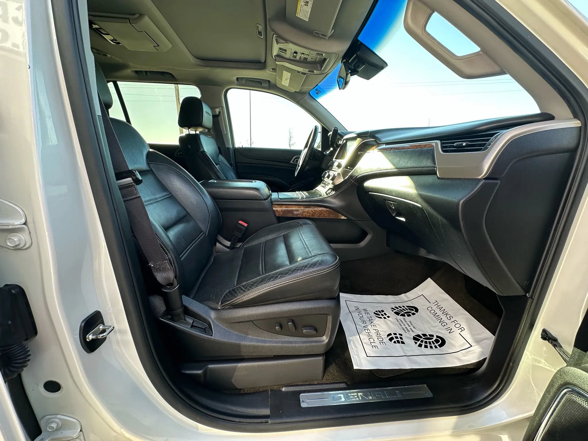 Used 2015 GMC Yukon Denali w/ Premium Package AWD/4WD image 20