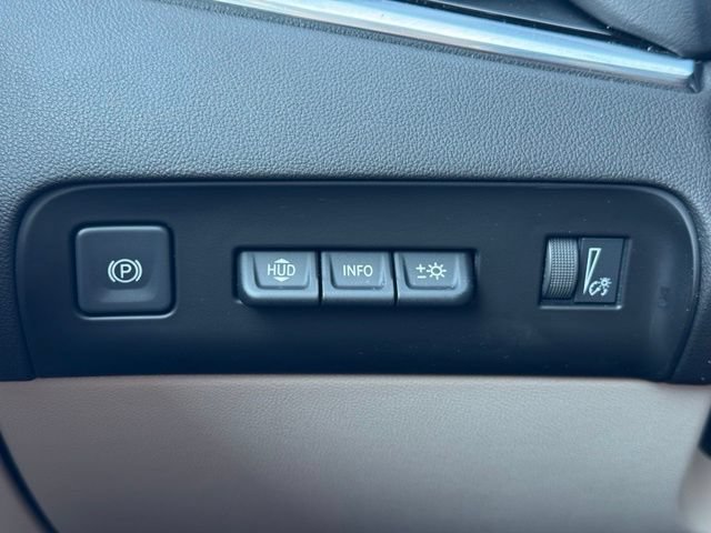 Used 2022 Buick Enclave Avenir w/ Avenir Technology Package AWD/4WD image 36
