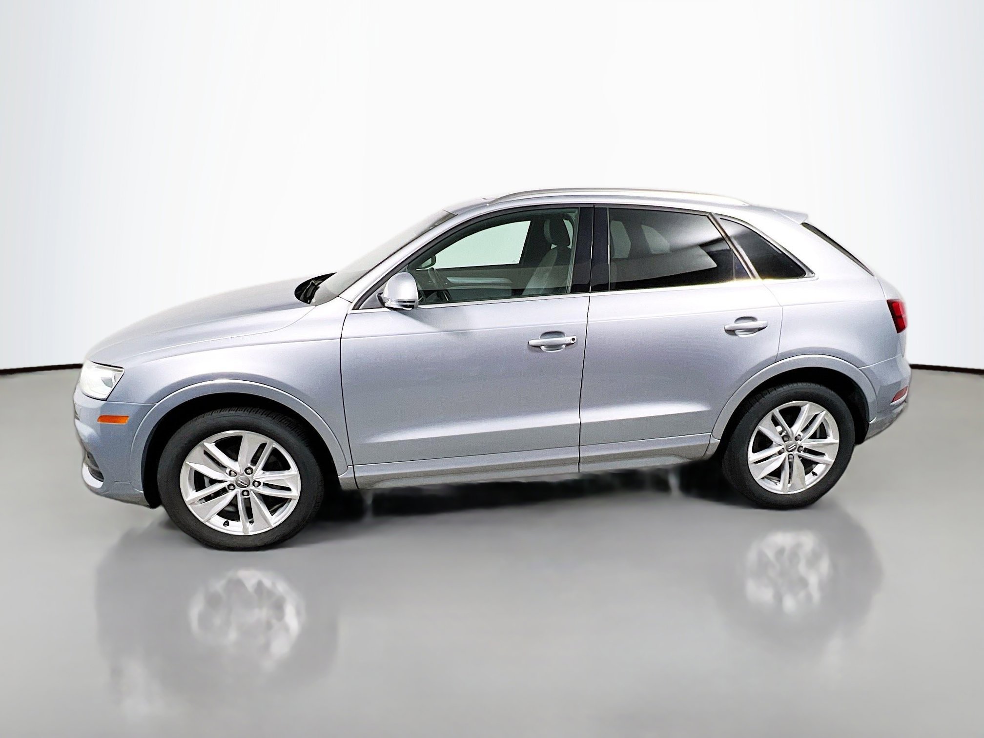 Used 2016 Audi Q3 2.0T Premium Plus w/ Technology Package AWD/4WD image 9