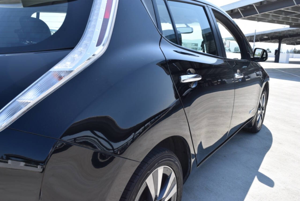 Used 2015 Nissan Leaf SL w/ Premium Package image 10