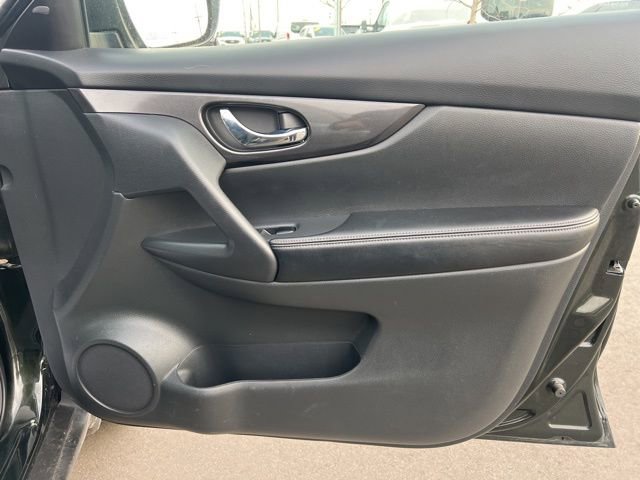 Used 2018 Nissan Rogue SV image 10