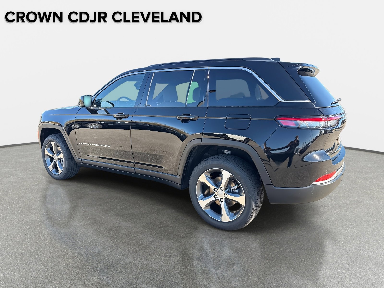 New 2026 Jeep Grand Cherokee Limited w/ Trailer Tow Package AWD/4WD image 6