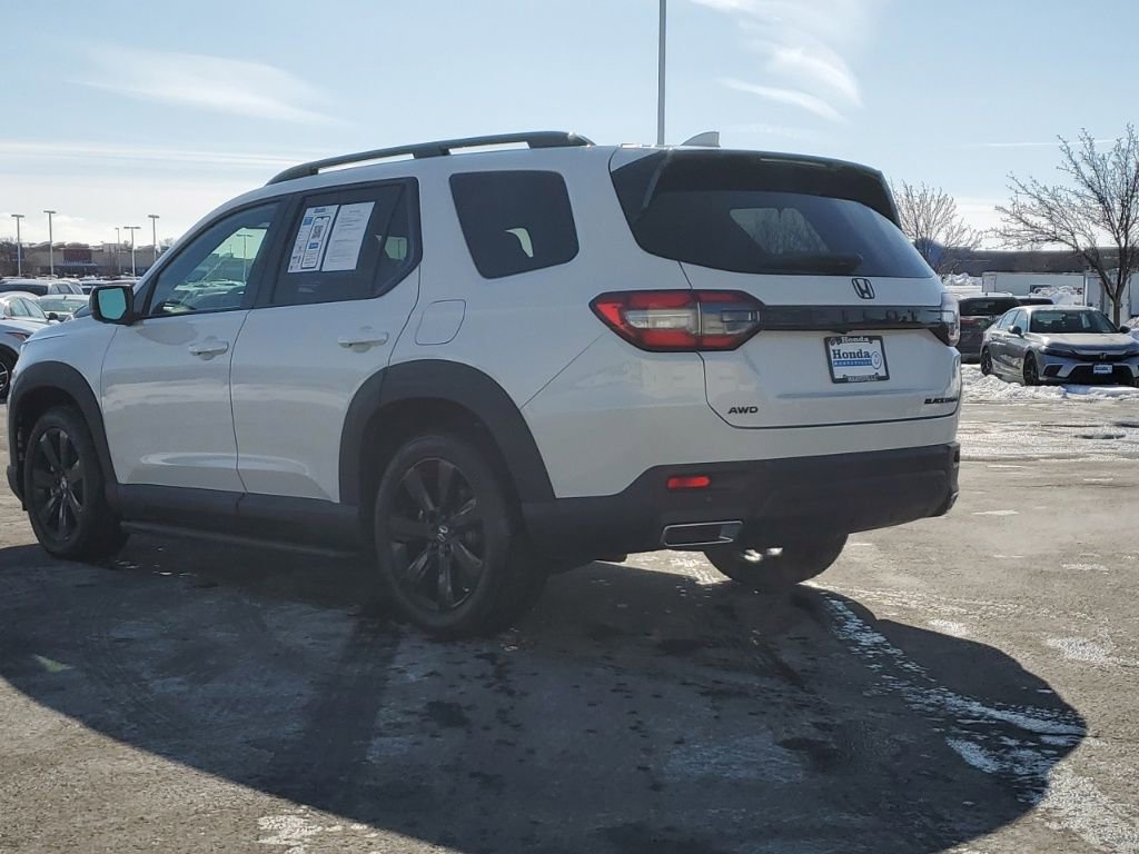 Used 2025 Honda Pilot Black Edition image 5