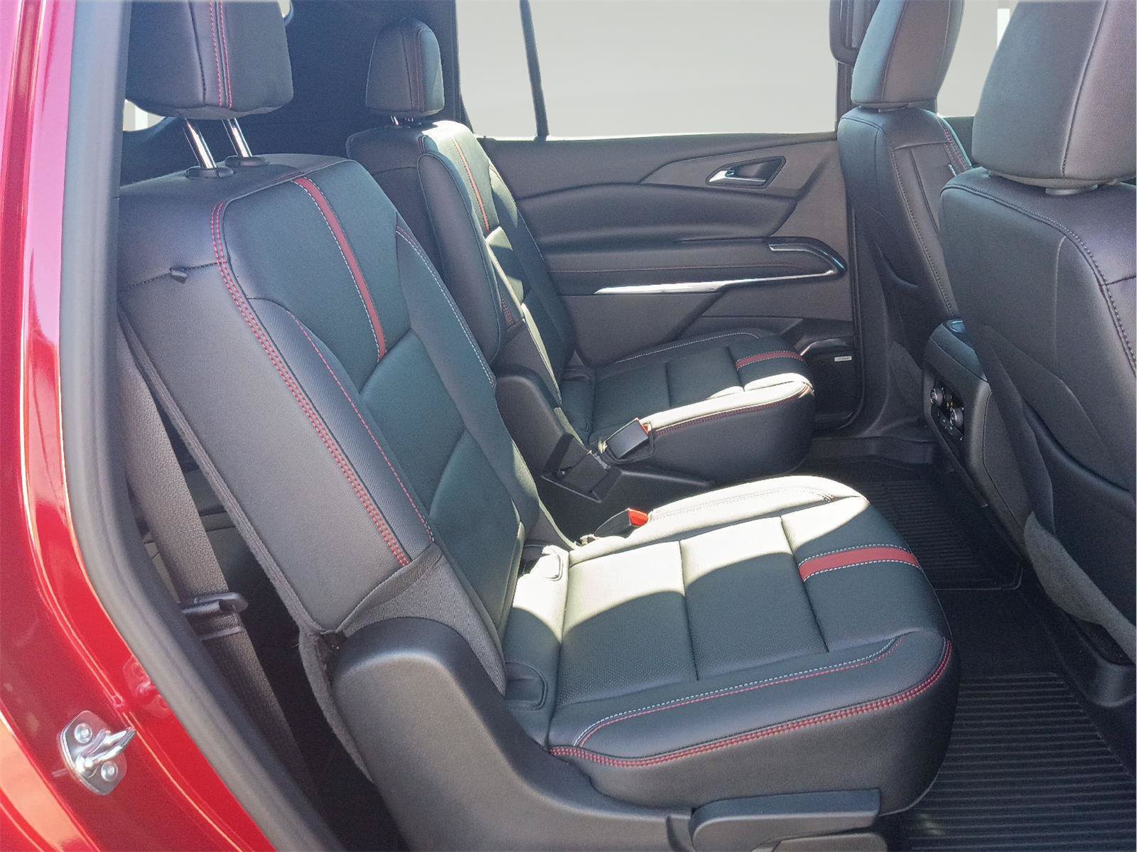 Used 2026 Chevrolet Traverse RS FWD image 41