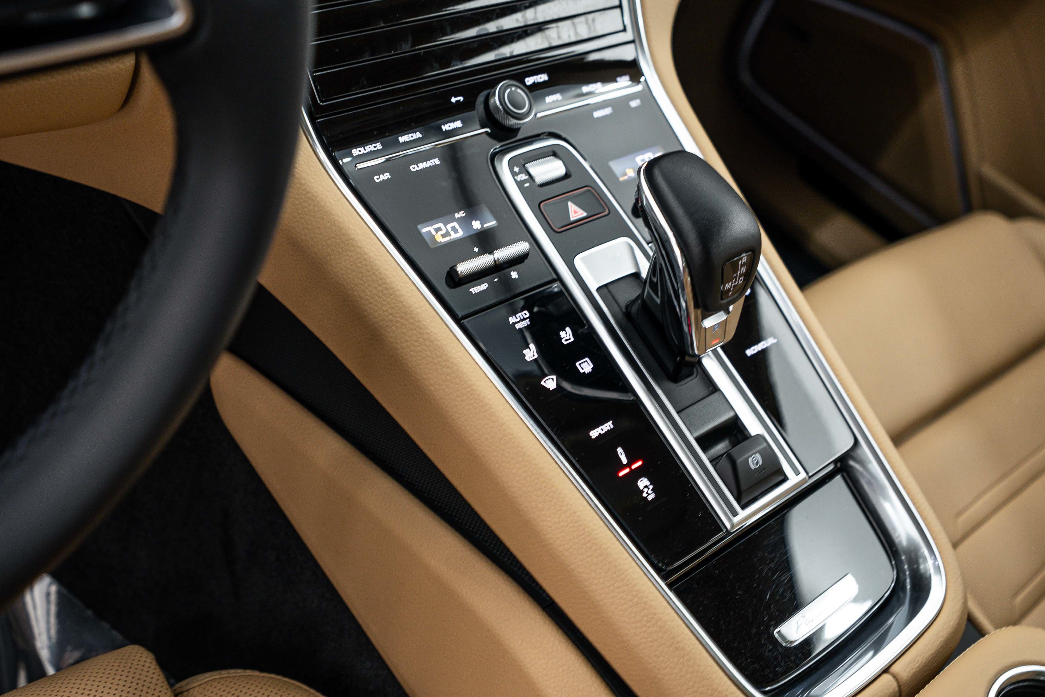 Certified 2022 Porsche Panamera 4 Platinum Edition AWD/4WD image 16