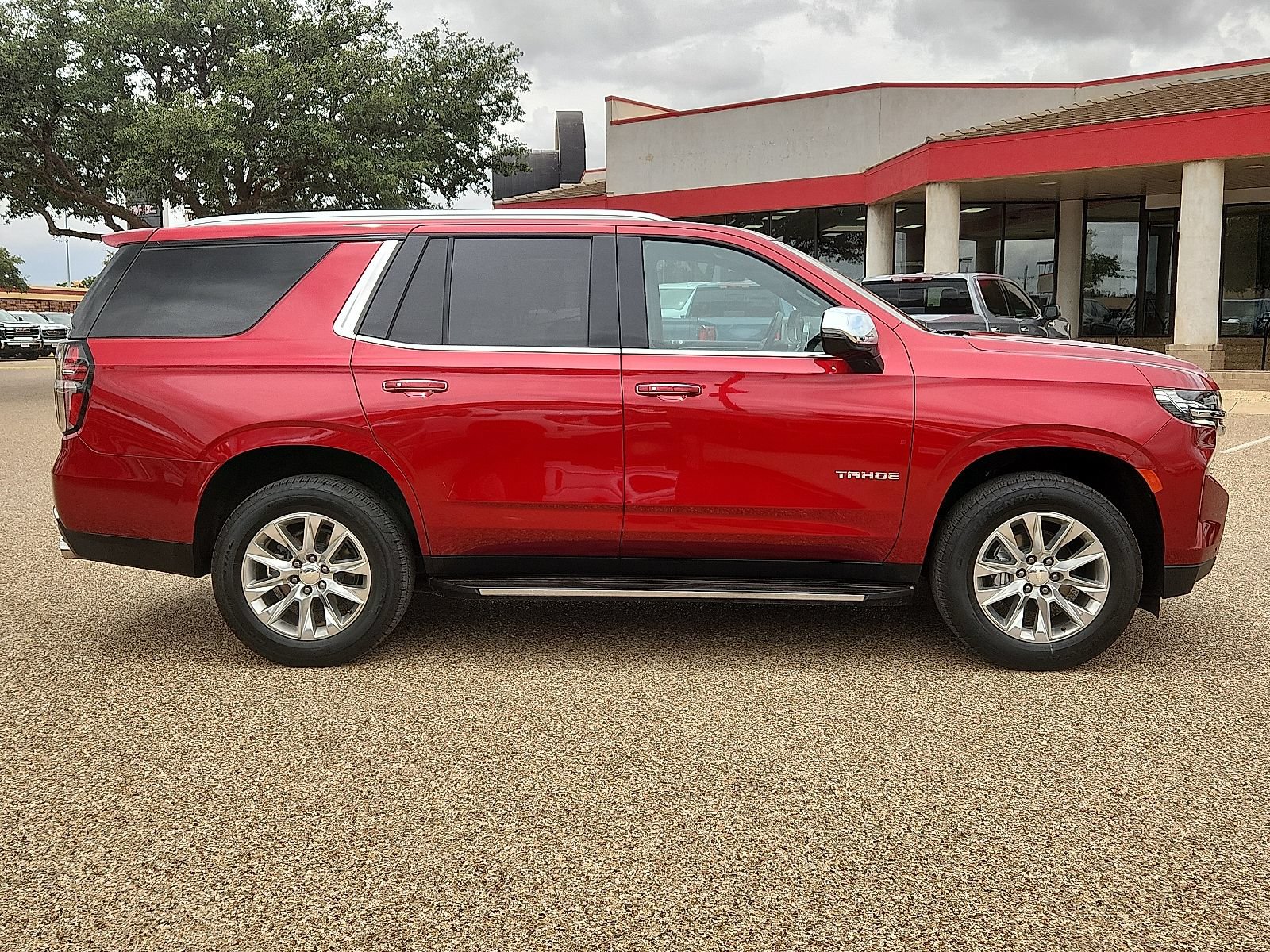 Used 2024 Chevrolet Tahoe Premier RWD image 5