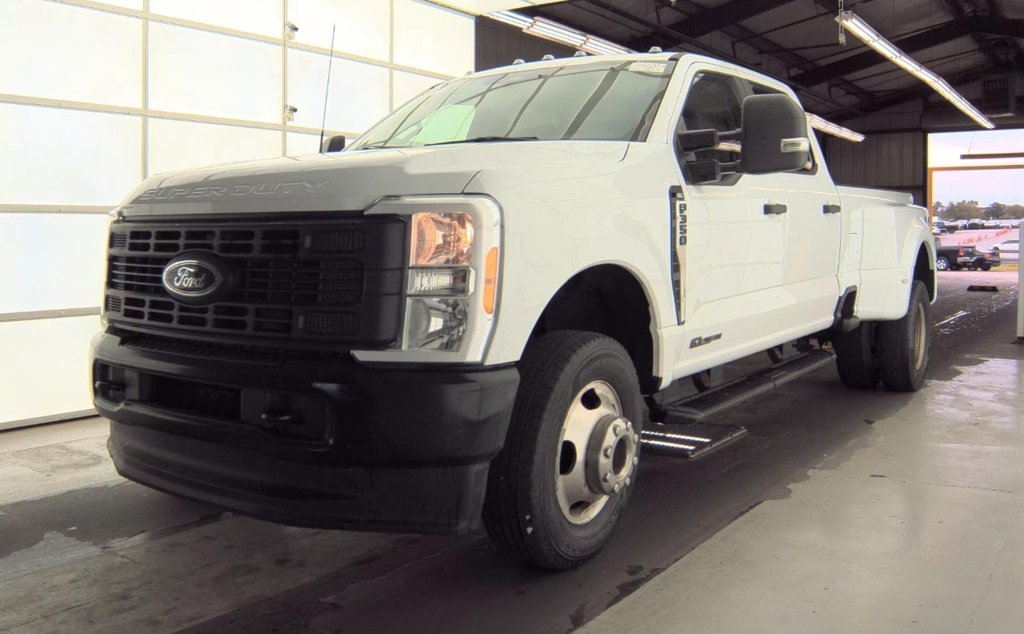 Used 2023 Ford F350 XL image 3