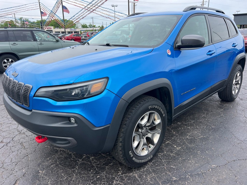 Used 2019 Jeep Cherokee Trailhawk w/ Cold Weather Group AWD/4WD image 3