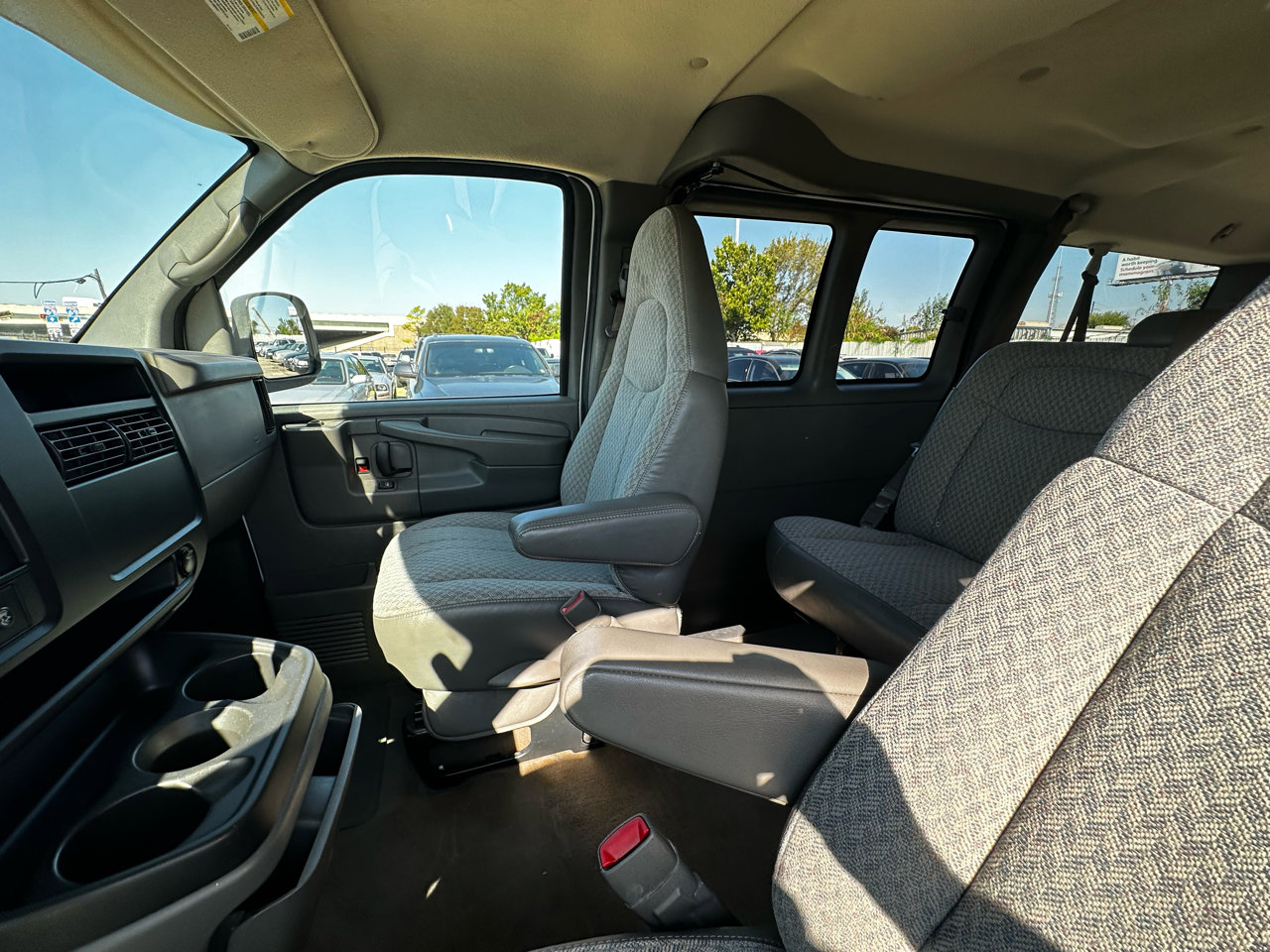 Used 2006 Chevrolet Express 3500 Passenger w/ LT Preferred Equipment Group image 21