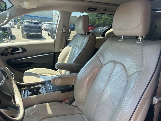 Used 2021 Chrysler Pacifica Limited AWD/4WD image 10