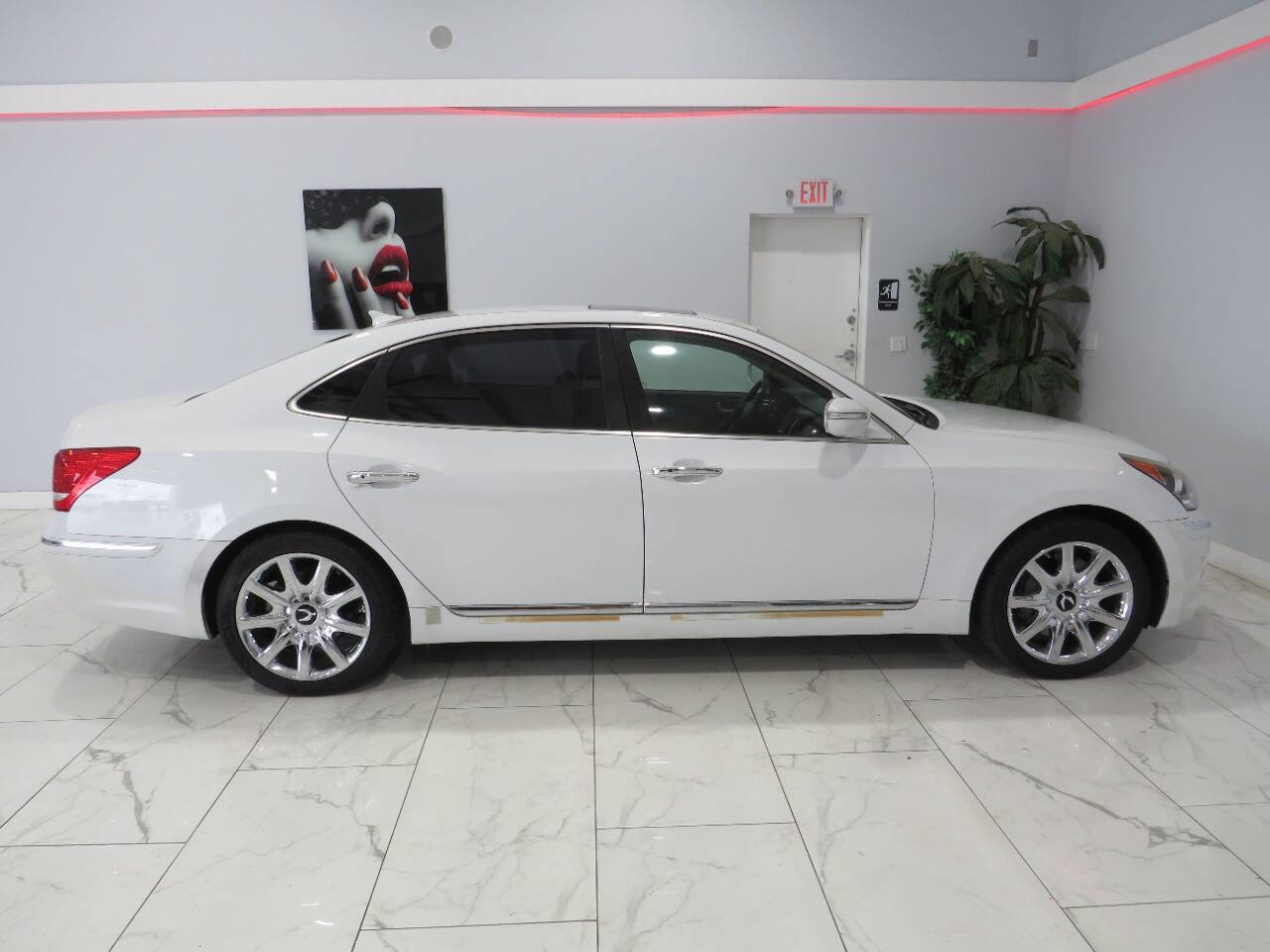 Used 2012 Hyundai Equus Signature image 2