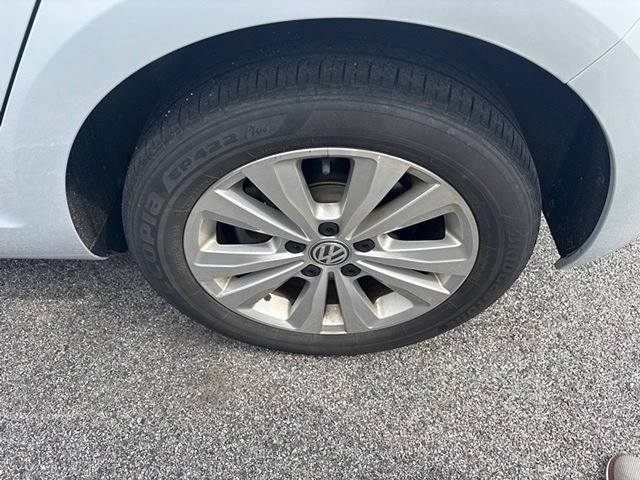 Used 2020 Volkswagen Golf 4-Door FWD image 9